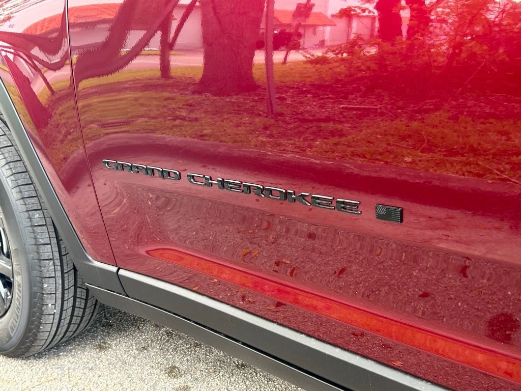 New 2025 Jeep Grand Cherokee Altitude image 24
