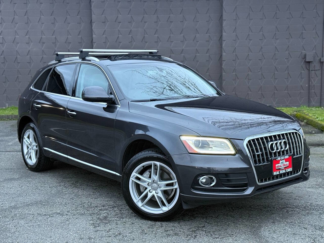 Used 2017 Audi Q5 2.0T Premium Plus w/ Technology Package image 3