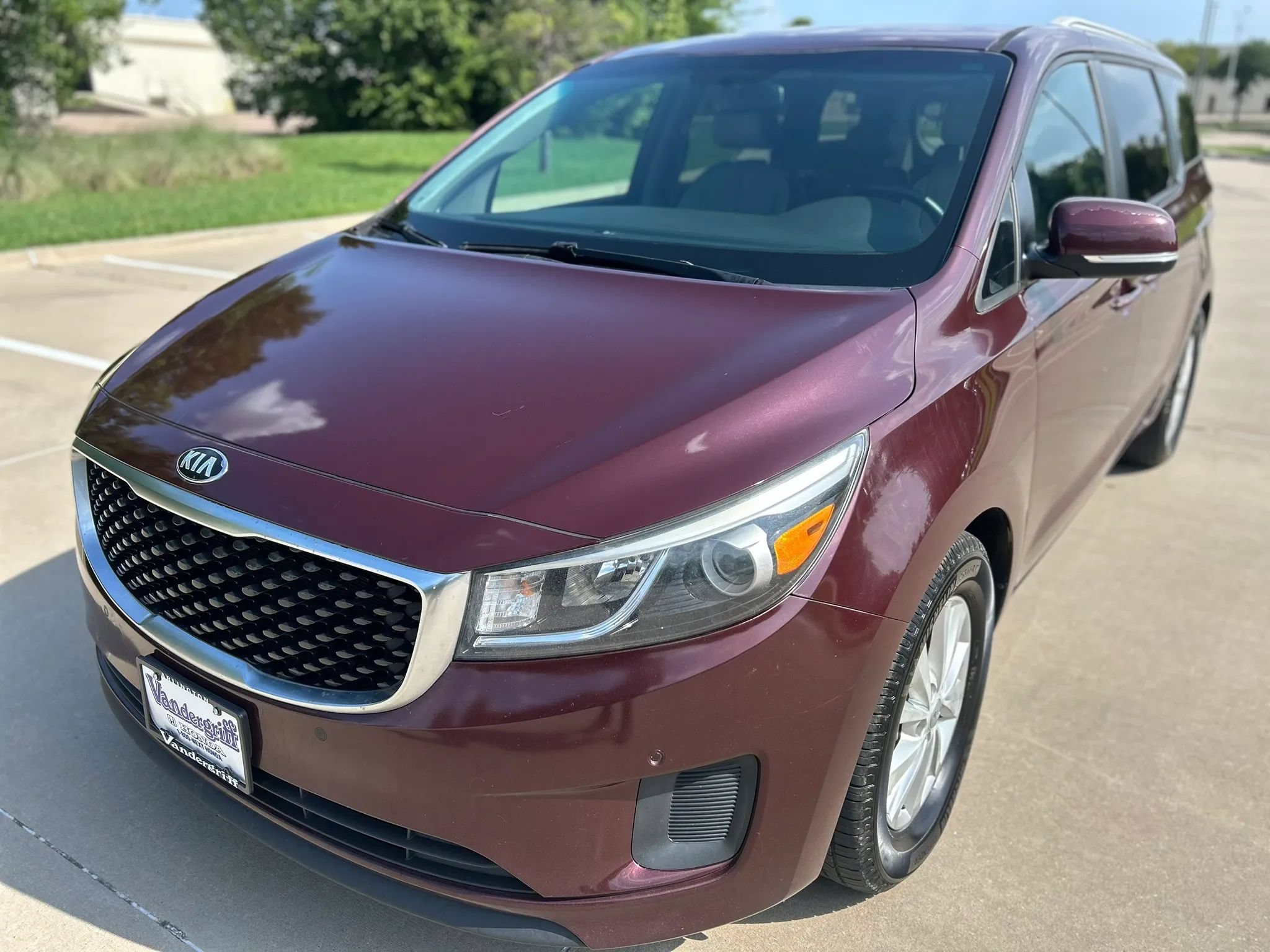Used 2017 Kia Sedona LX w/ LX Essentials Premium Package FWD image 2