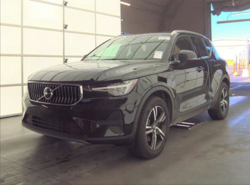 Used 2025 Volvo XC40 B5 Core image 23