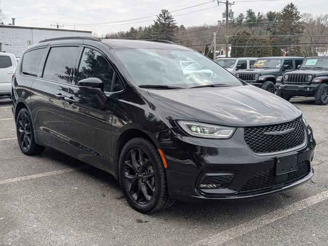 Certified 2022 Chrysler Pacifica Touring-L w/ S Appearance Package AWD/4WD image 3