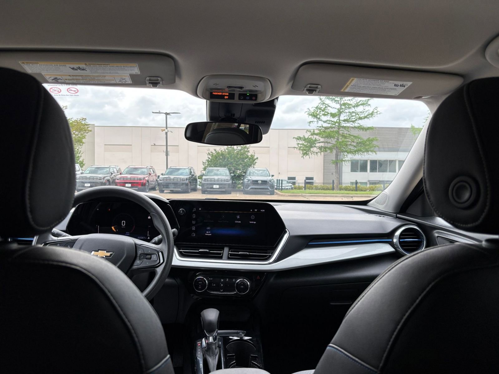 Used 2025 Chevrolet Trax LT image 36