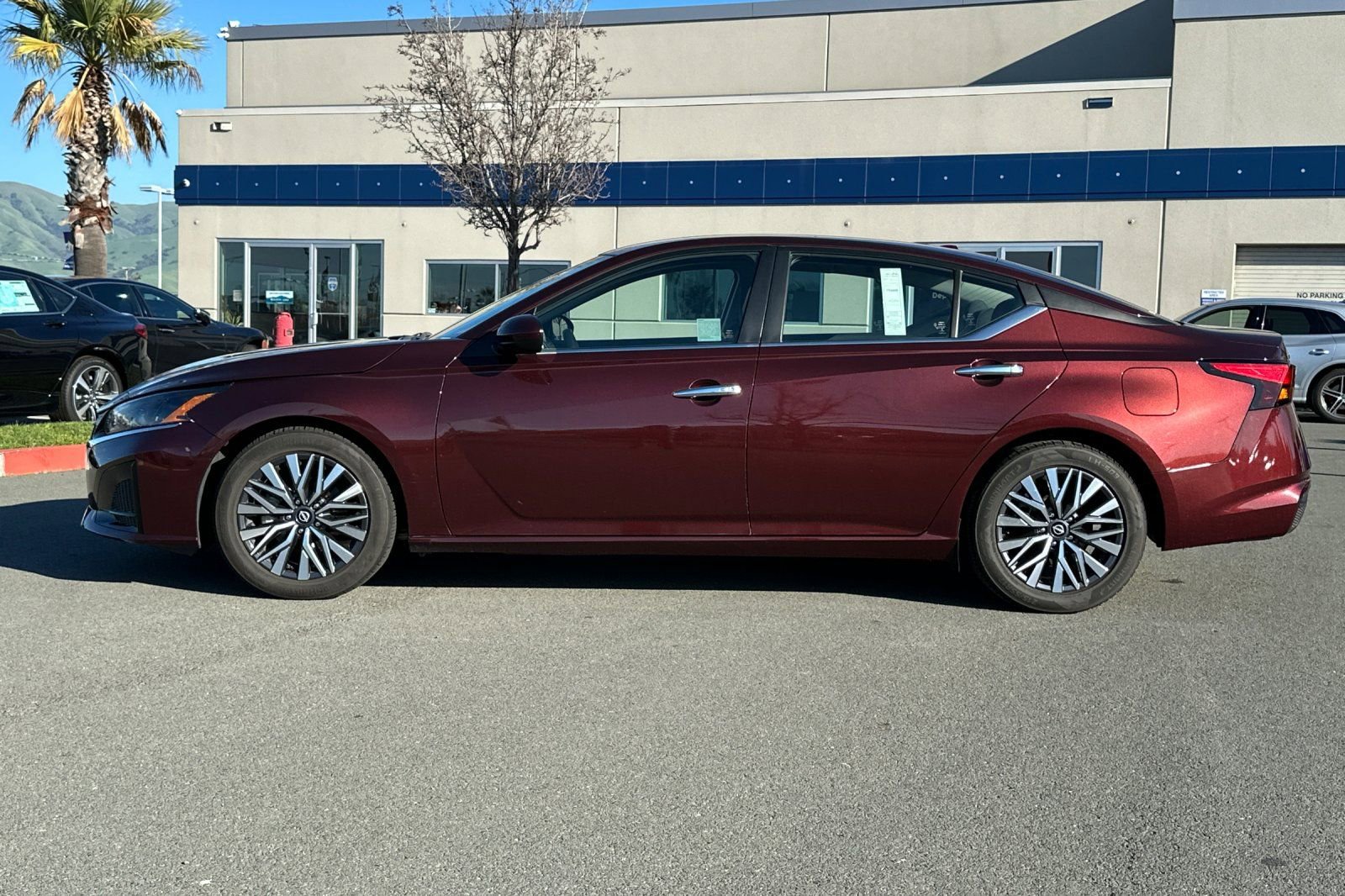 Used 2023 Nissan Altima 2.5 SV image 7