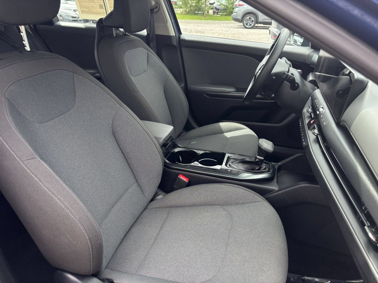 Used 2025 Kia K4 FWD image 36