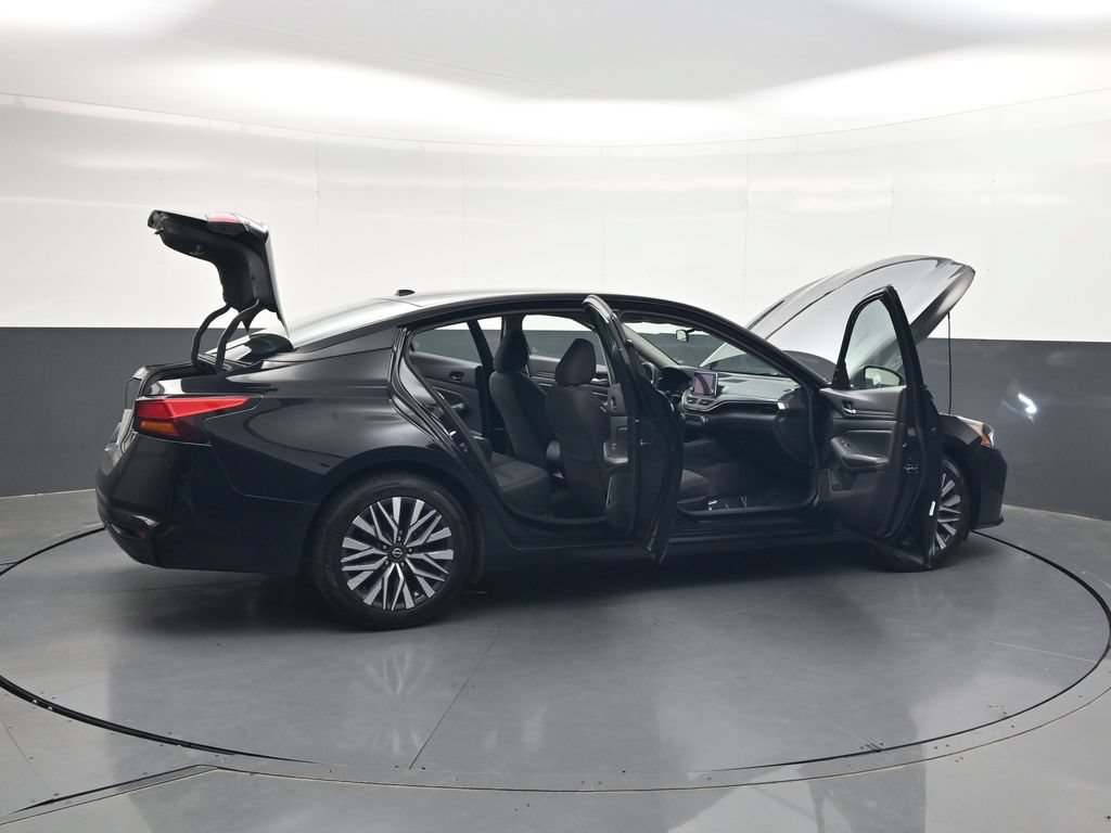 Used 2024 Nissan Altima 2.5 SV FWD image 39