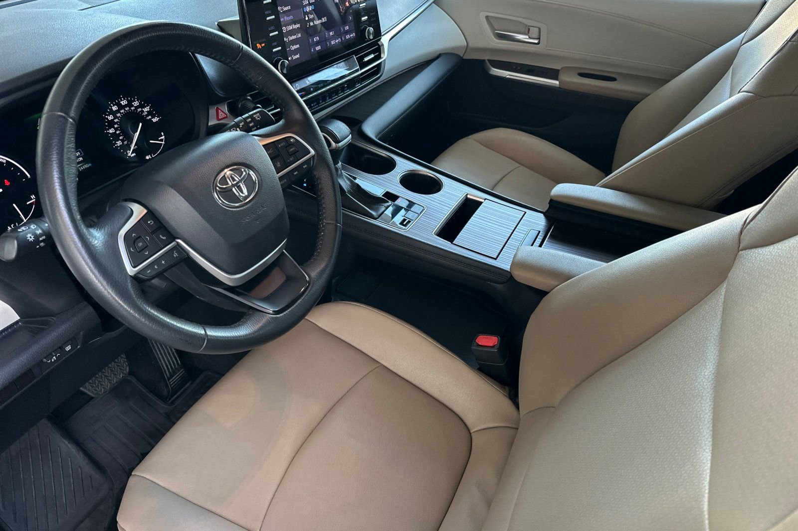 Used 2024 Toyota Sienna XLE image 10