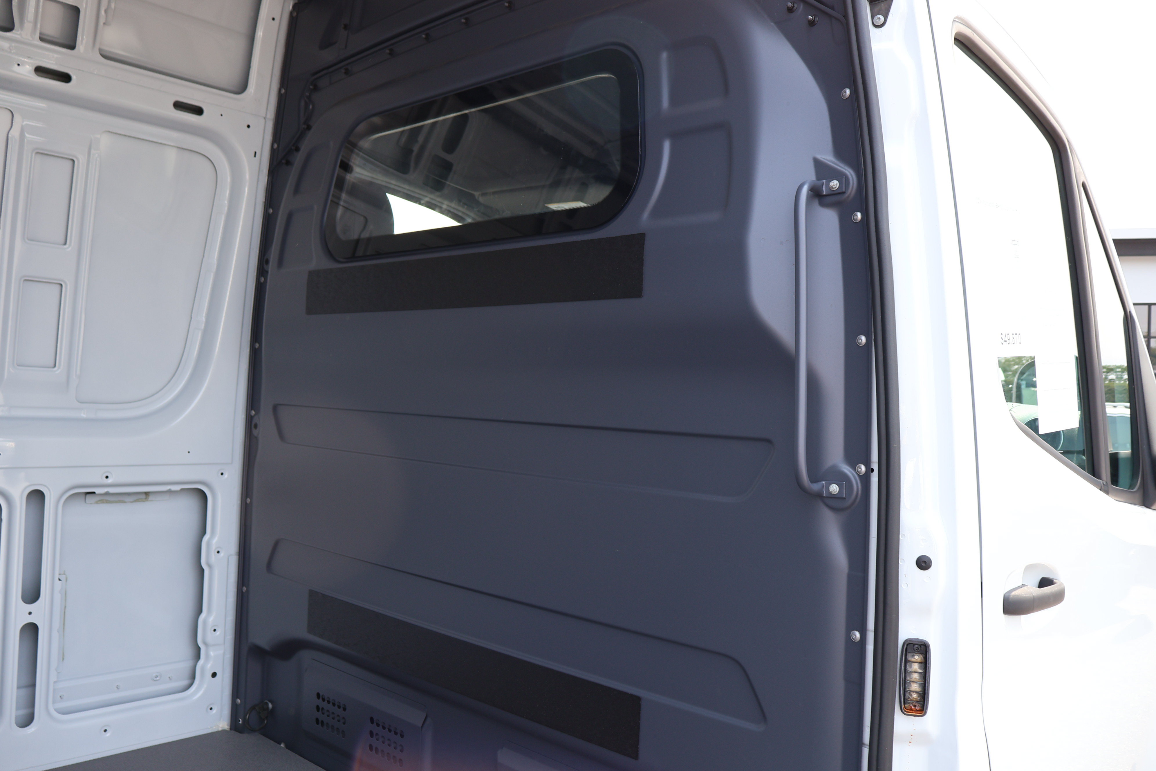 Used 2024 Mercedes-Benz eSprinter 170 Cargo image 19