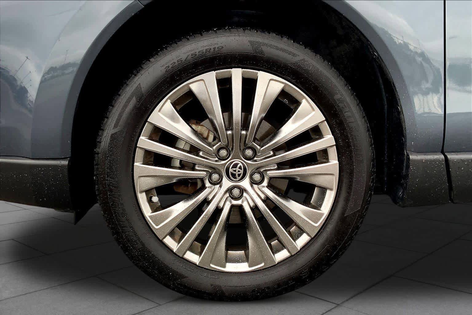 Used 2021 Toyota Venza Limited AWD/4WD image 11