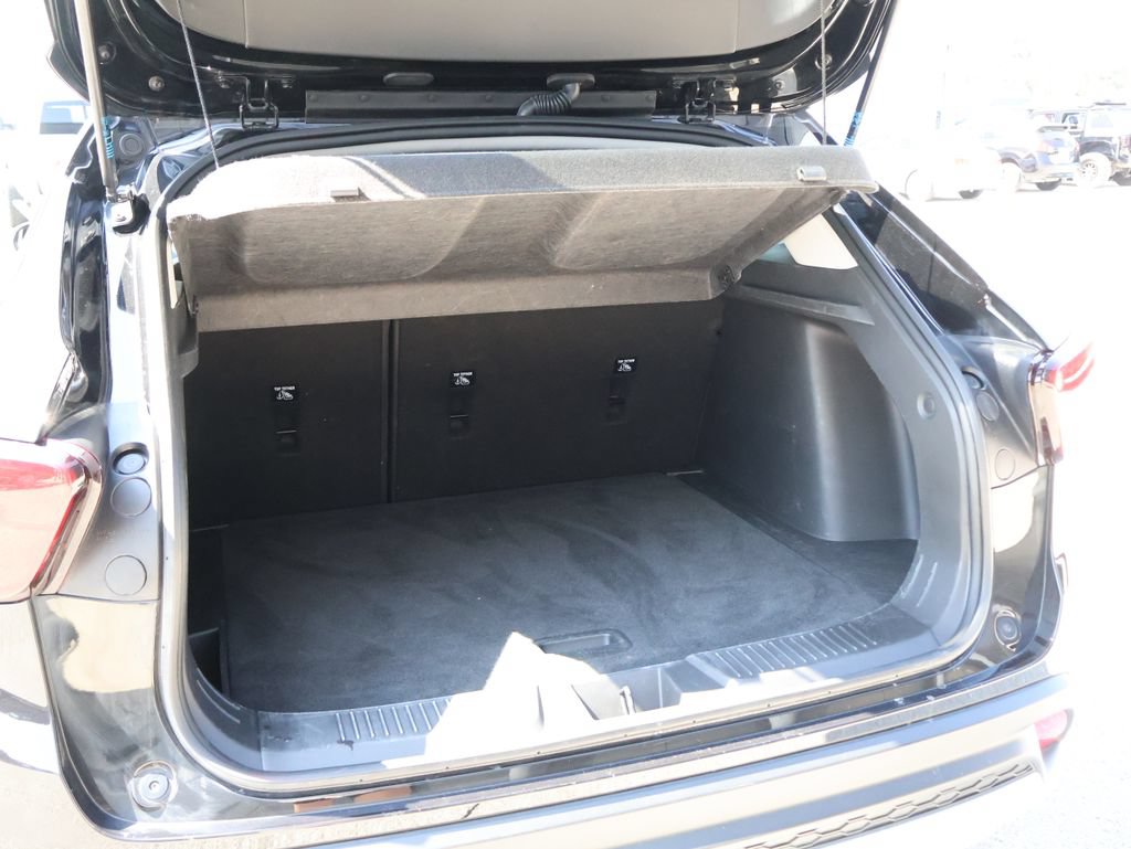 Used 2025 Chevrolet Trax LT FWD image 14