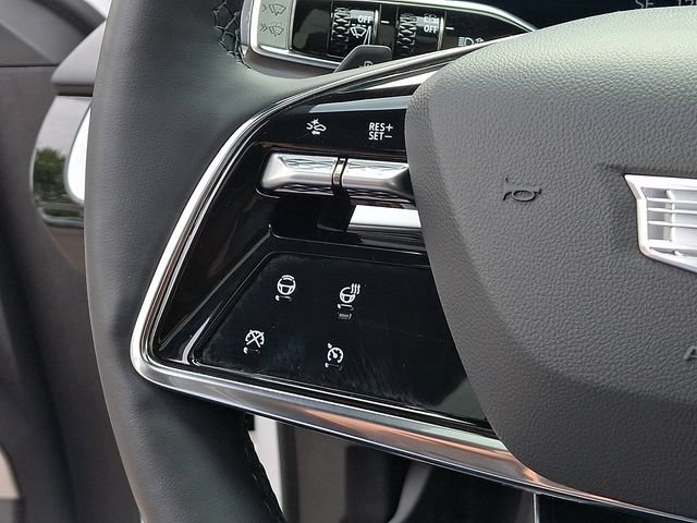 Certified 2025 Cadillac Optiq Luxury 2 w/ LPO, Floor Liner Package AWD/4WD image 20