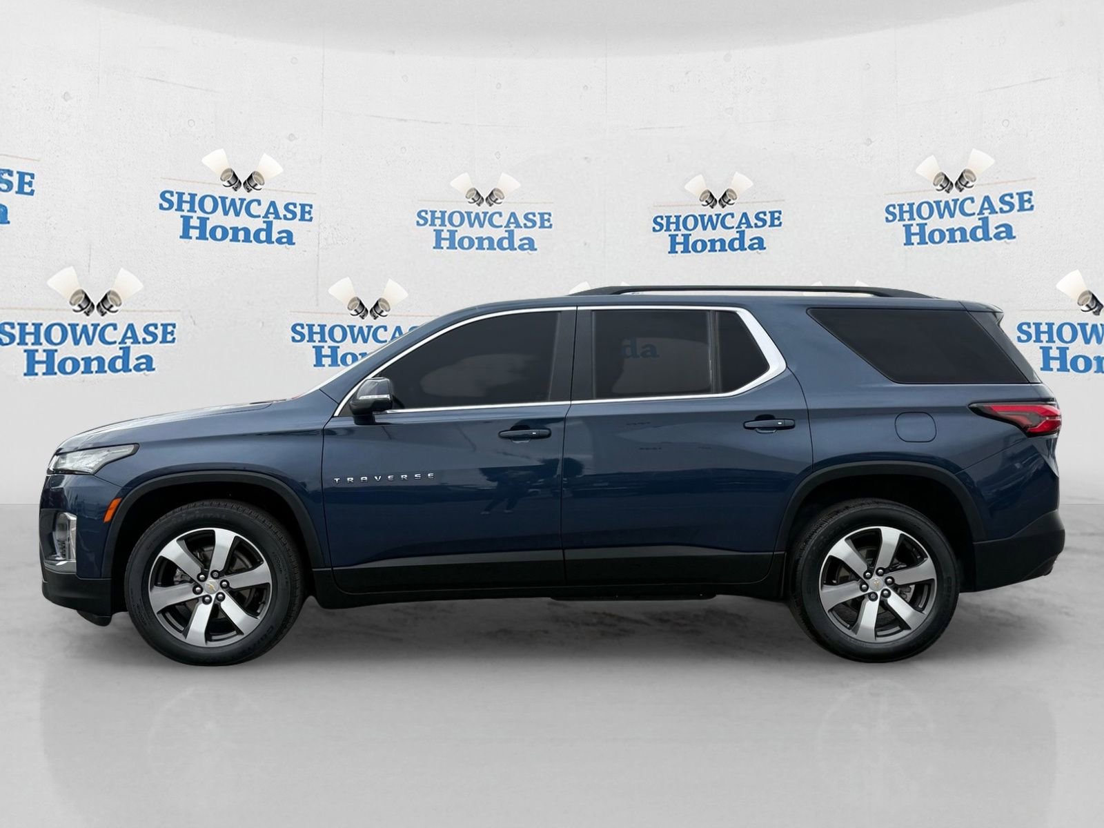Used 2023 Chevrolet Traverse LT w/ LT Premium Package image 4