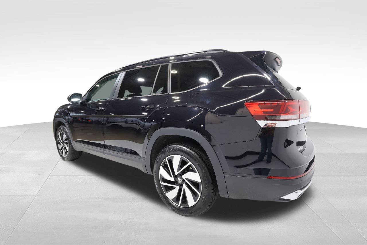 Used 2025 Volkswagen Atlas SE image 2