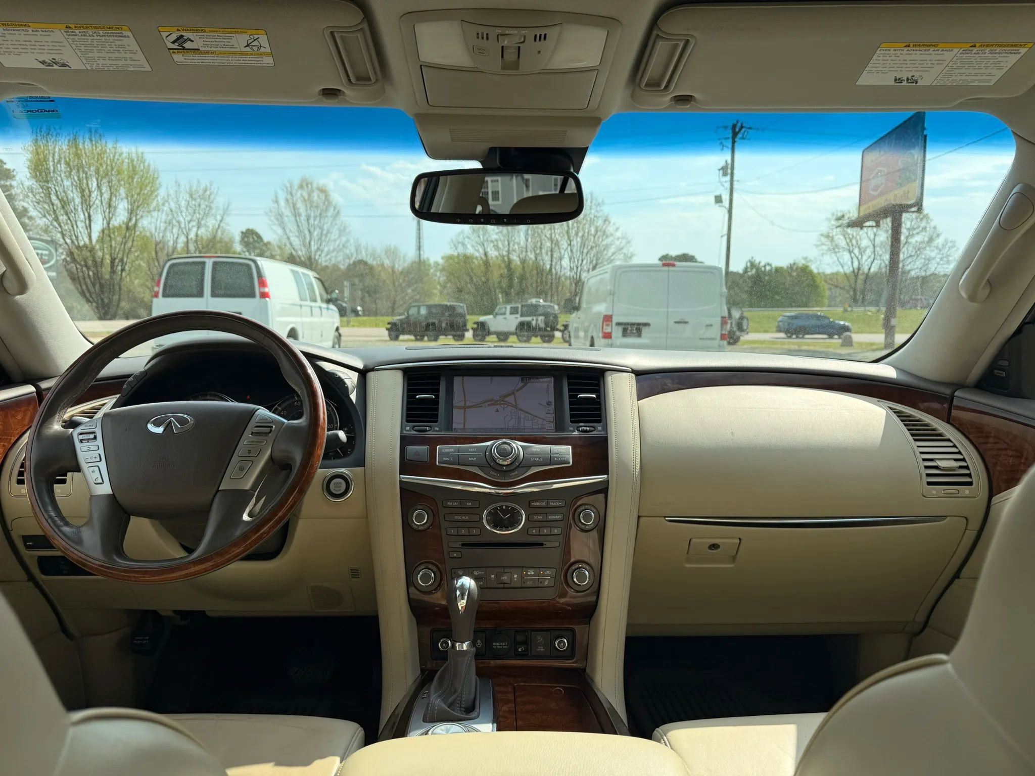 Used 2017 INFINITI QX80 4WD w/ Deluxe Technology Package image 15