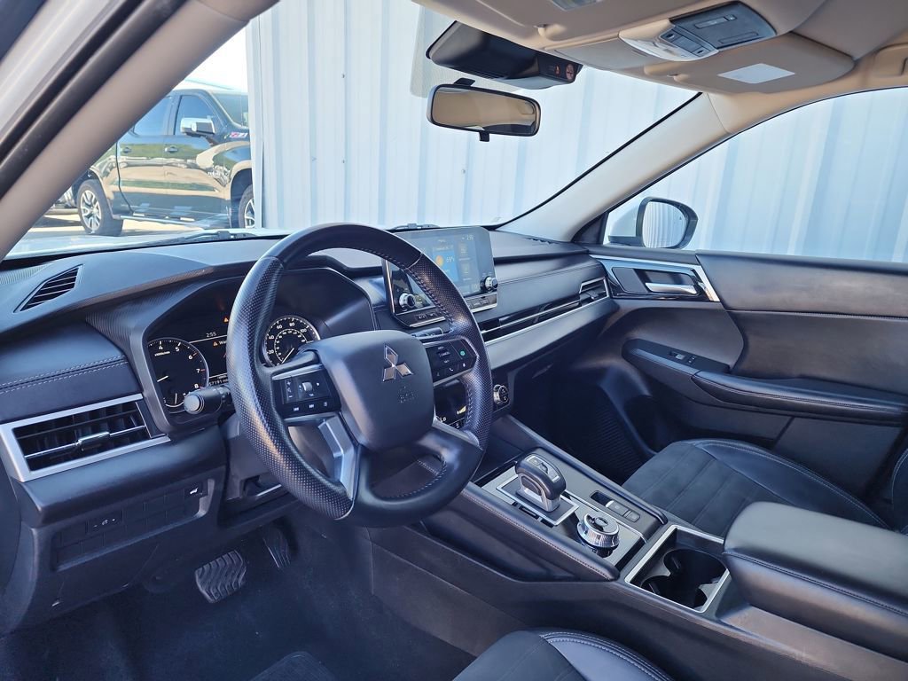Used 2024 Mitsubishi Outlander SE Black Edition image 14