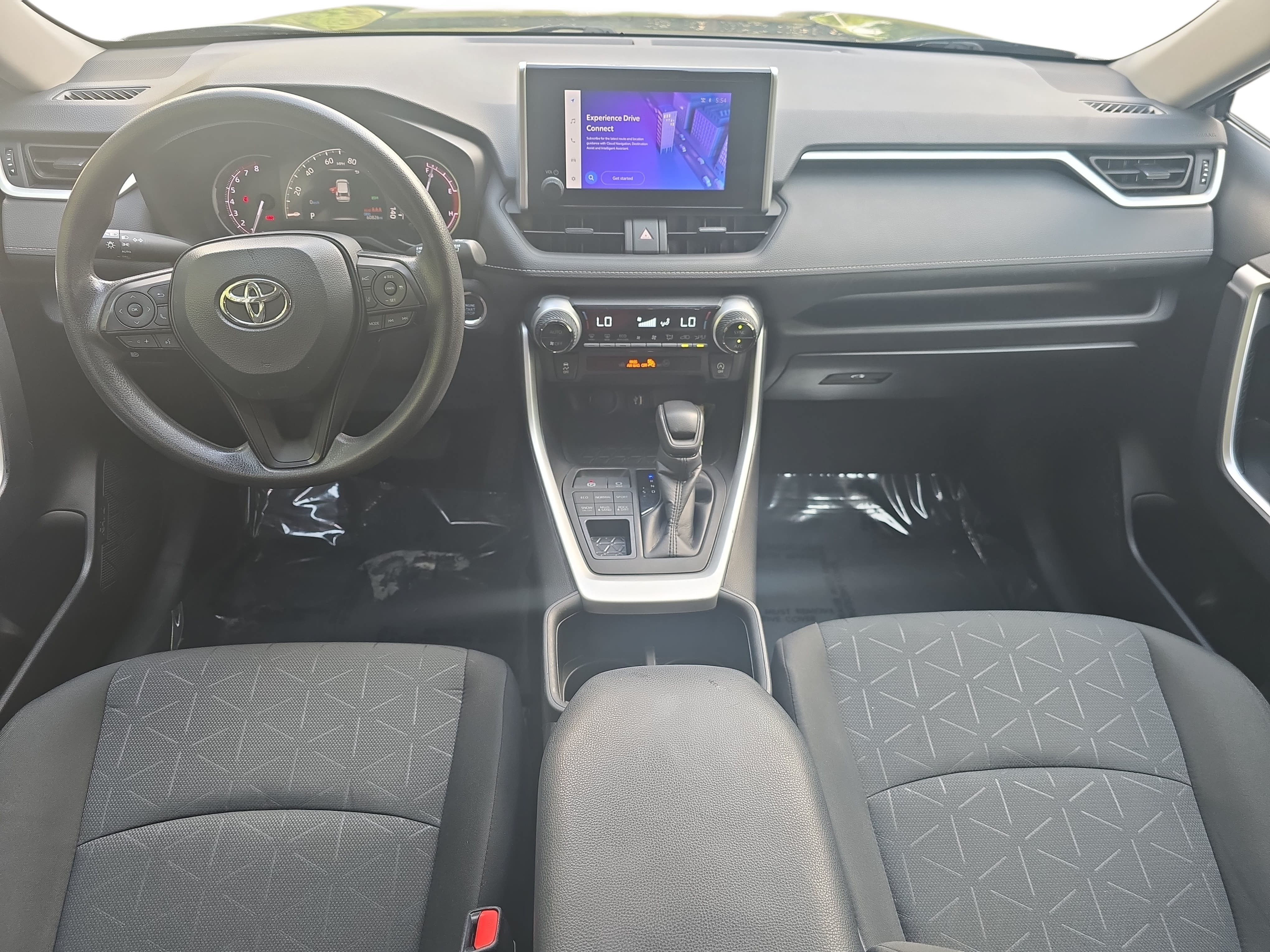 Used 2024 Toyota RAV4 XLE AWD/4WD image 9