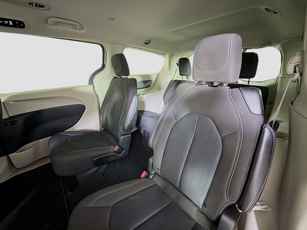 Used 2024 Chrysler Voyager LX image 22