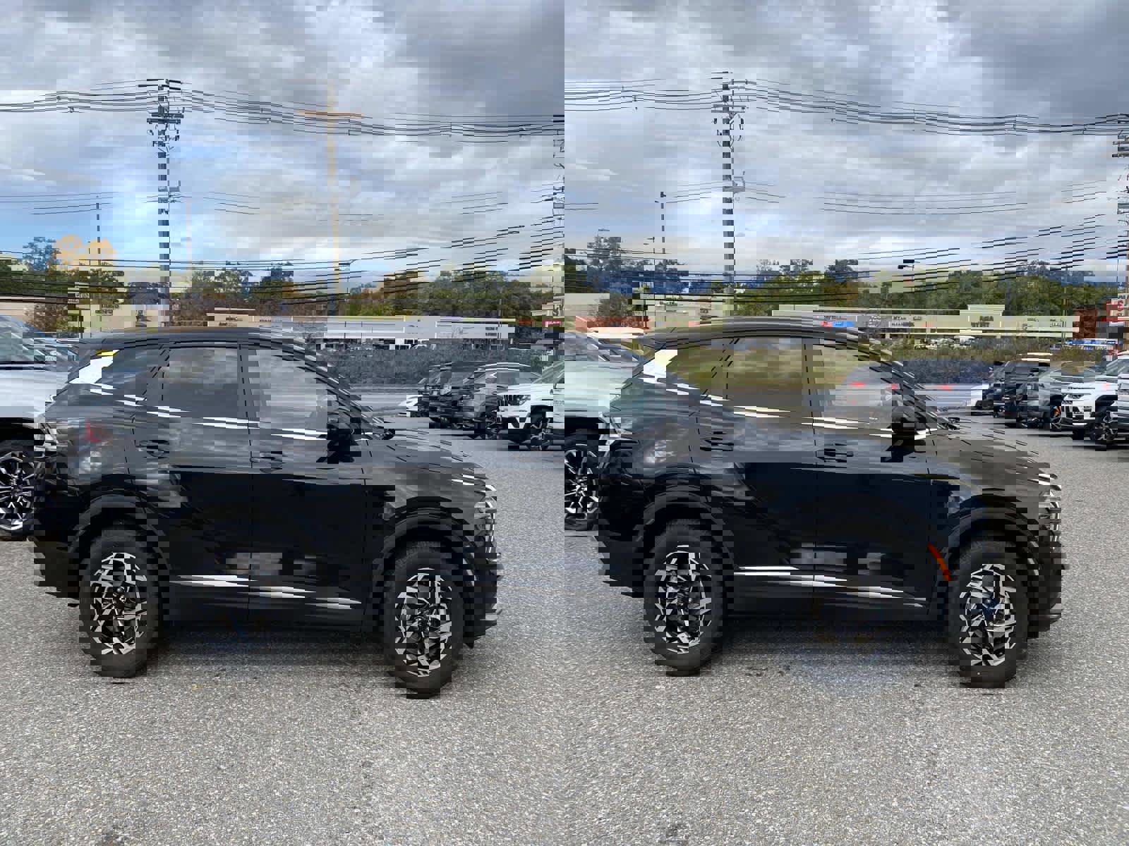 Used 2024 Kia Sportage LX image 2