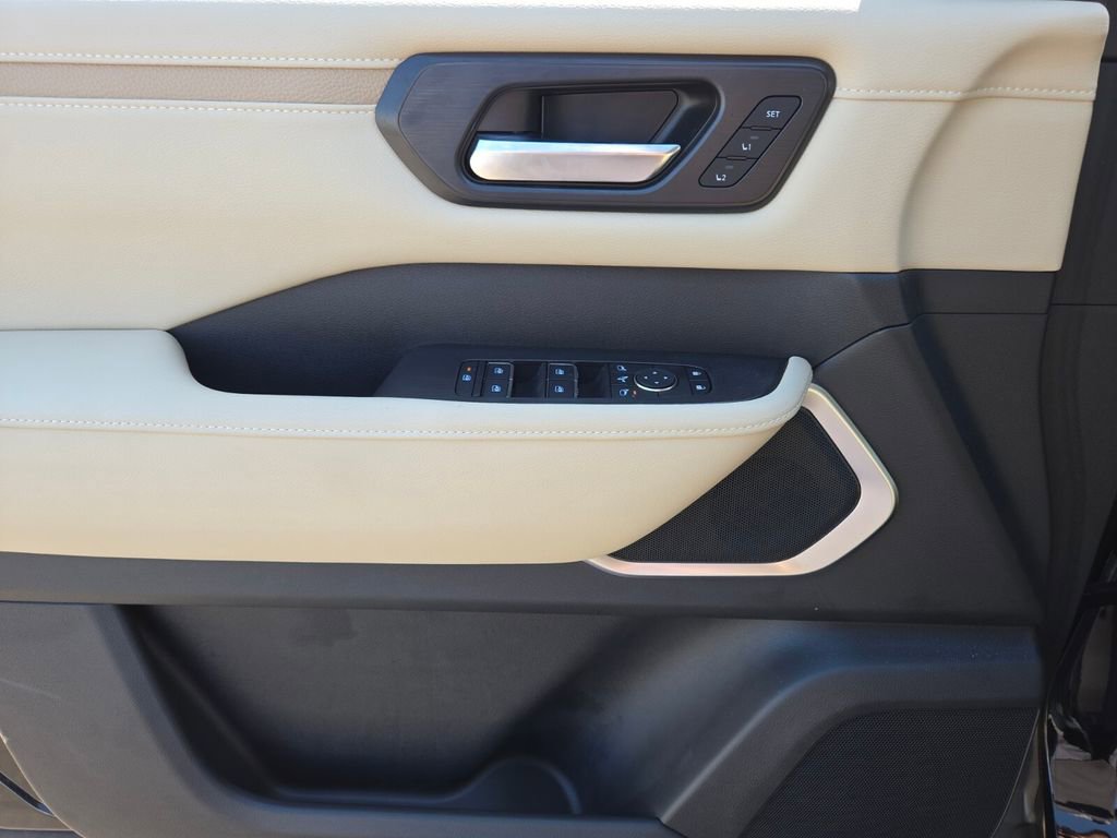 New 2025 Nissan Armada Platinum image 11