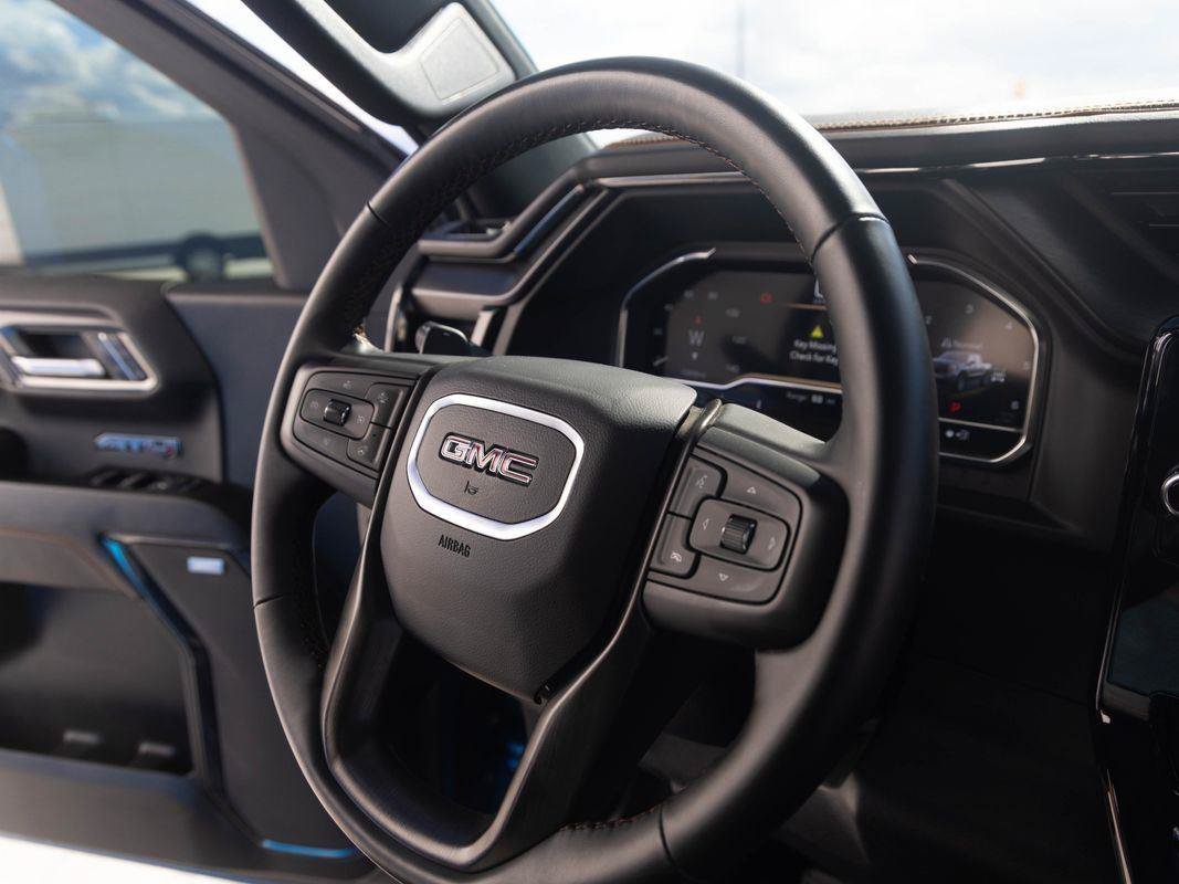 Used 2024 GMC Sierra 1500 AT4 w/ Technology Package AWD/4WD image 33