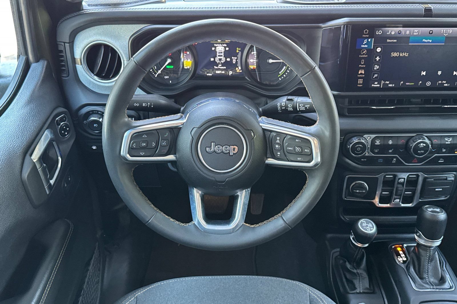 Used 2024 Jeep Wrangler Unlimited Sahara AWD/4WD image 15
