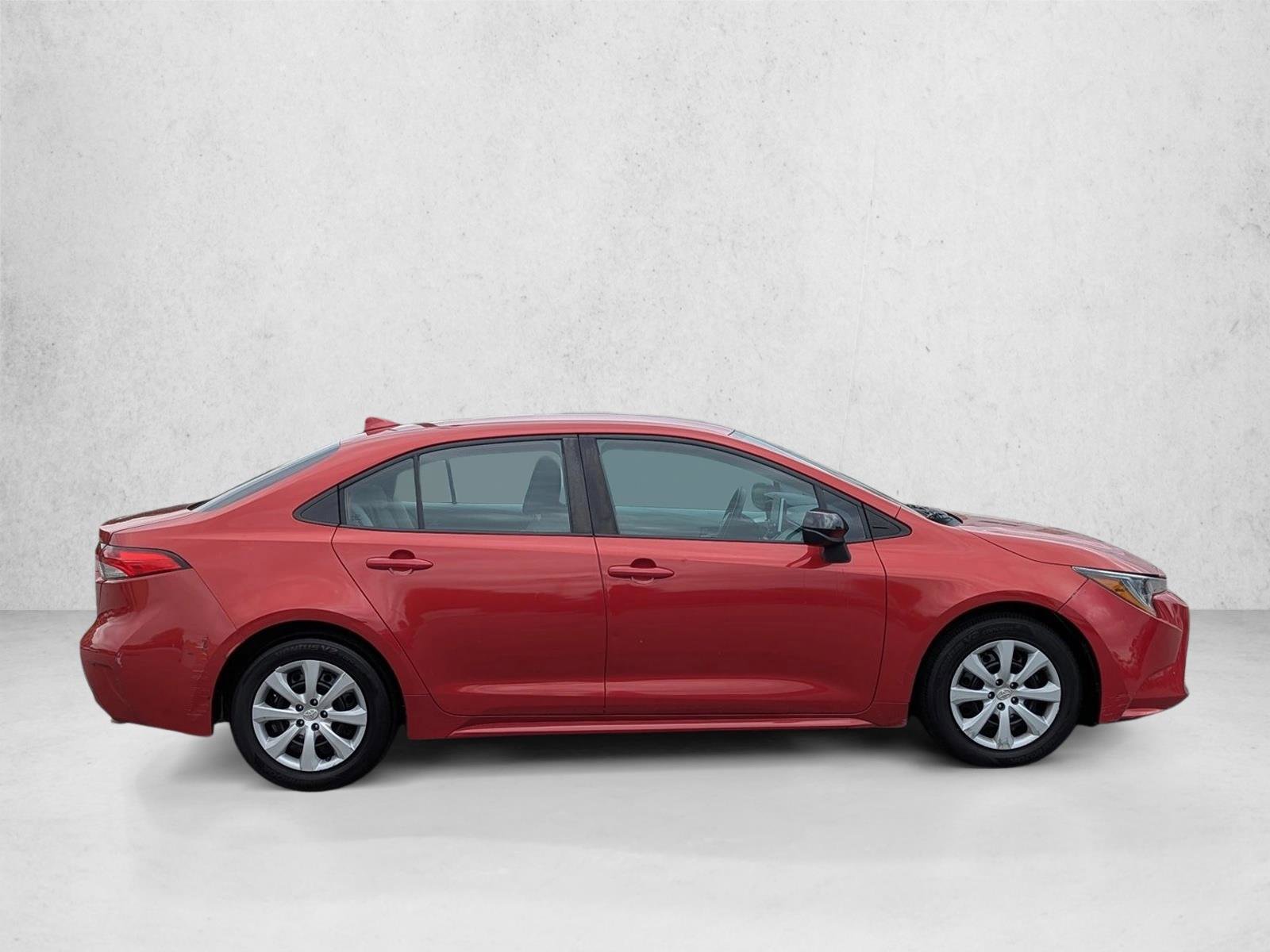 Used 2021 Toyota Corolla LE FWD image 4