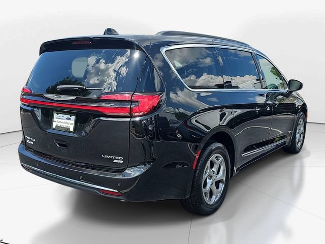 Used 2023 Chrysler Pacifica Limited w/ Uconnect Theater Family Group AWD/4WD image 4