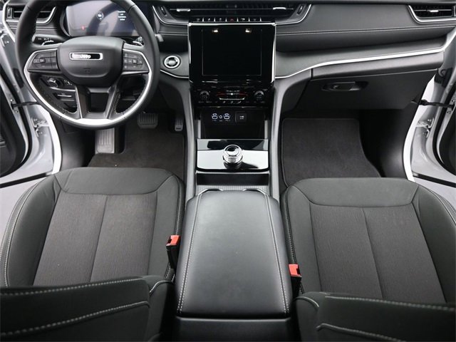 Used 2024 Jeep Grand Cherokee Laredo image 23