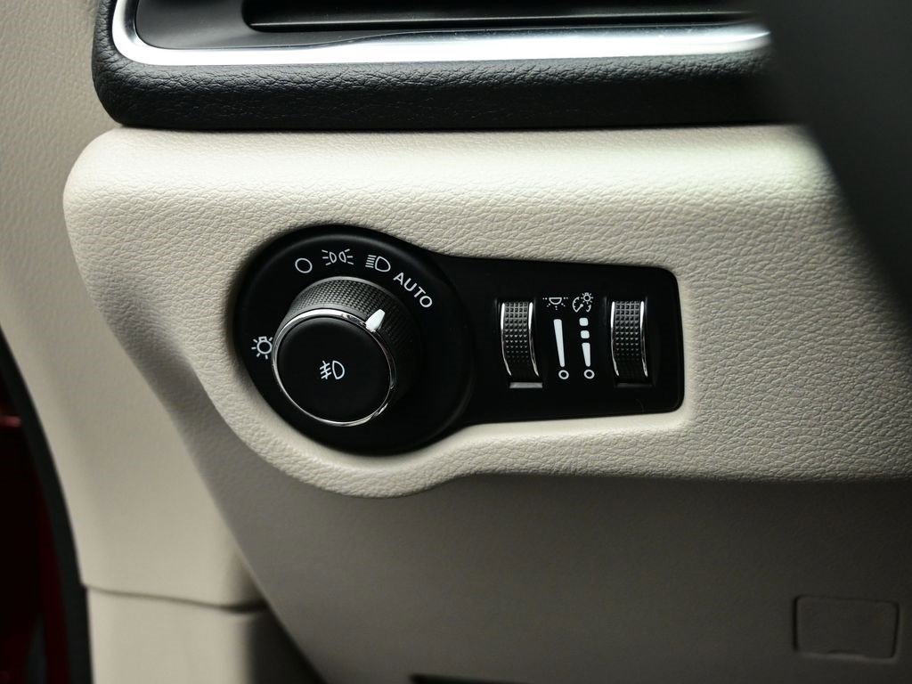 Used 2022 Chrysler Pacifica Limited image 21