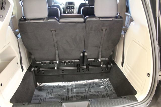 Used 2017 Dodge Grand Caravan SXT image 18