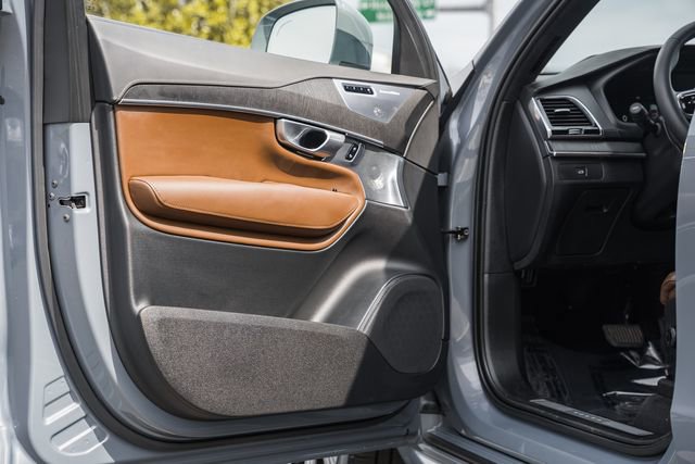Used 2023 Volvo XC90 B6 Ultimate w/ Lounge Package image 38