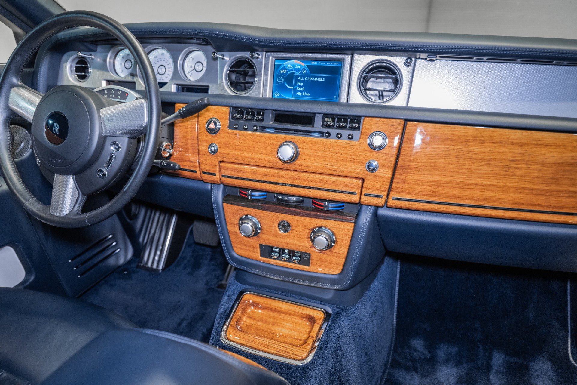Used 2011 Rolls-Royce Phantom Sedan RWD image 56