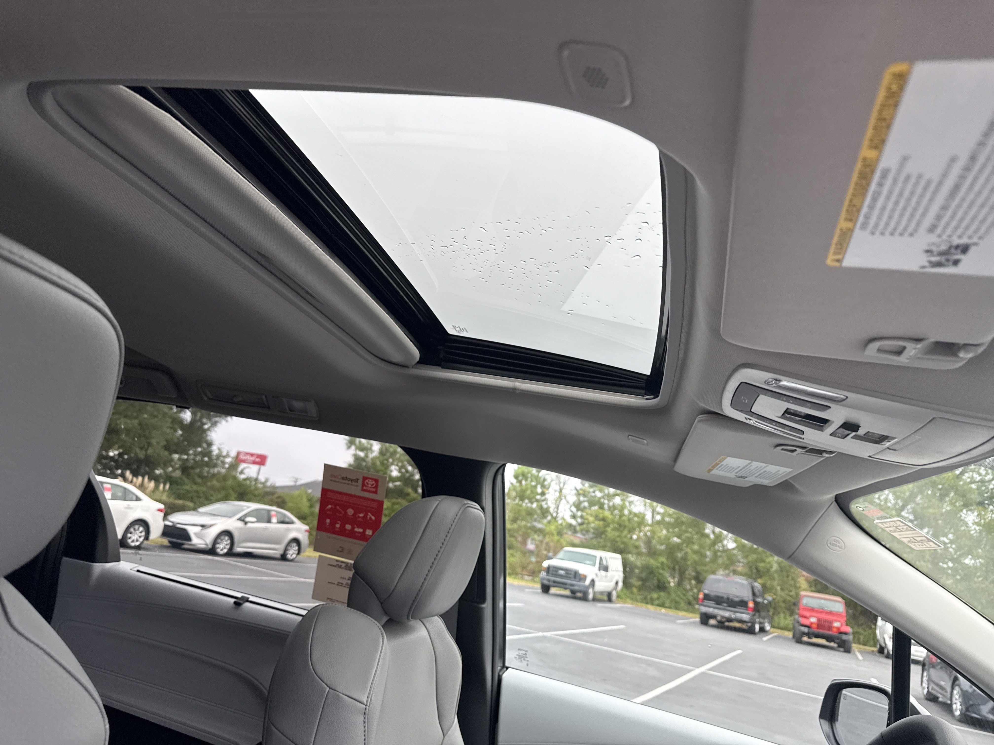 New 2025 Toyota Sienna XLE w/ XLE Plus Package FWD image 41