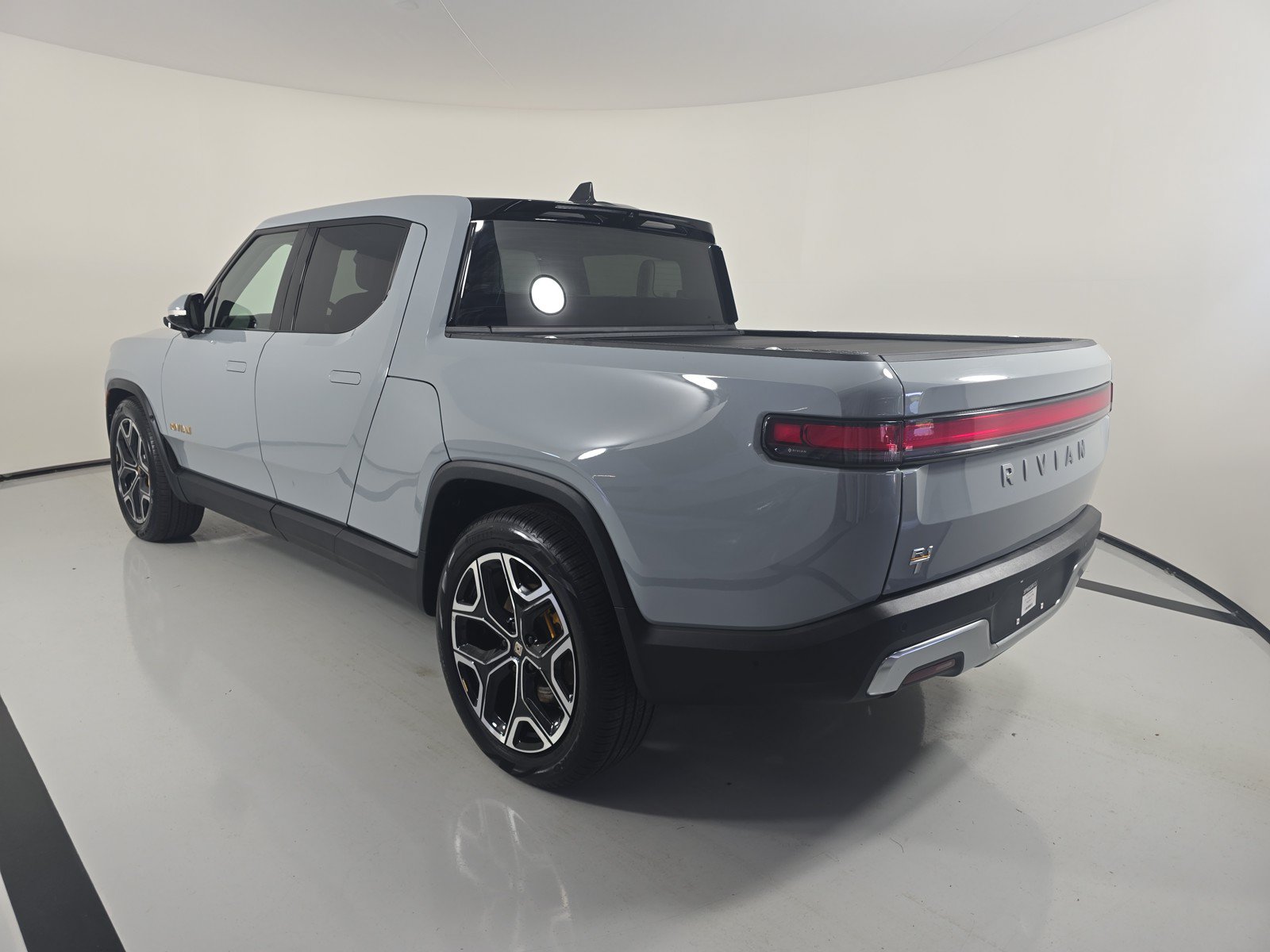 Used 2023 Rivian R1T Adventure AWD/4WD image 3