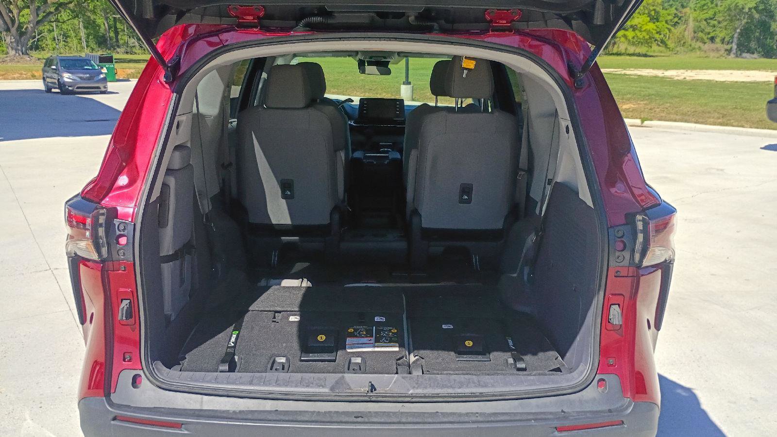 Used 2023 Toyota Sienna LE image 19