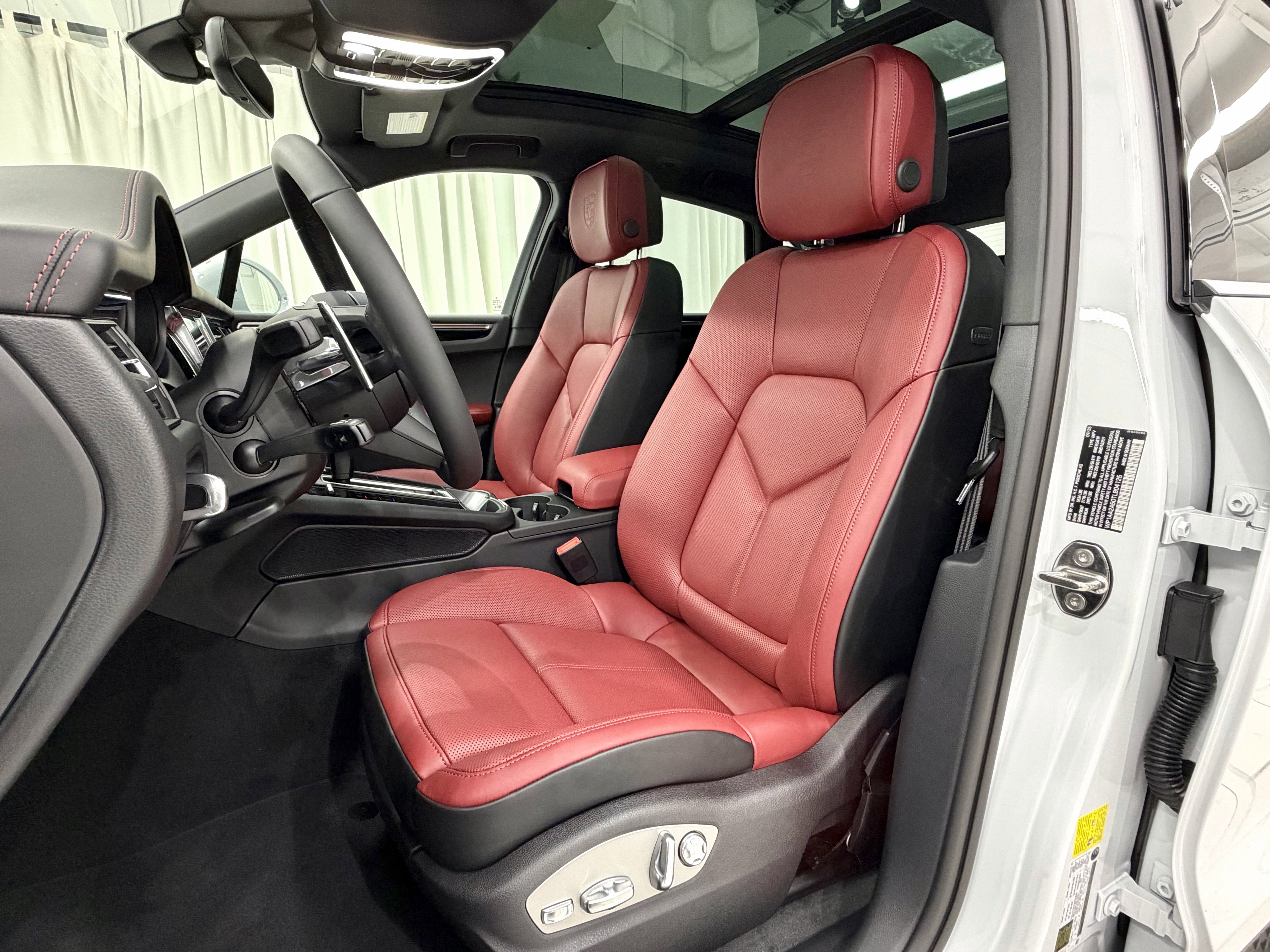 New 2026 Porsche Macan image 31