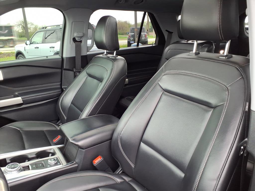 Used 2021 Ford Explorer XLT w/ Equipment Group 202A image 13