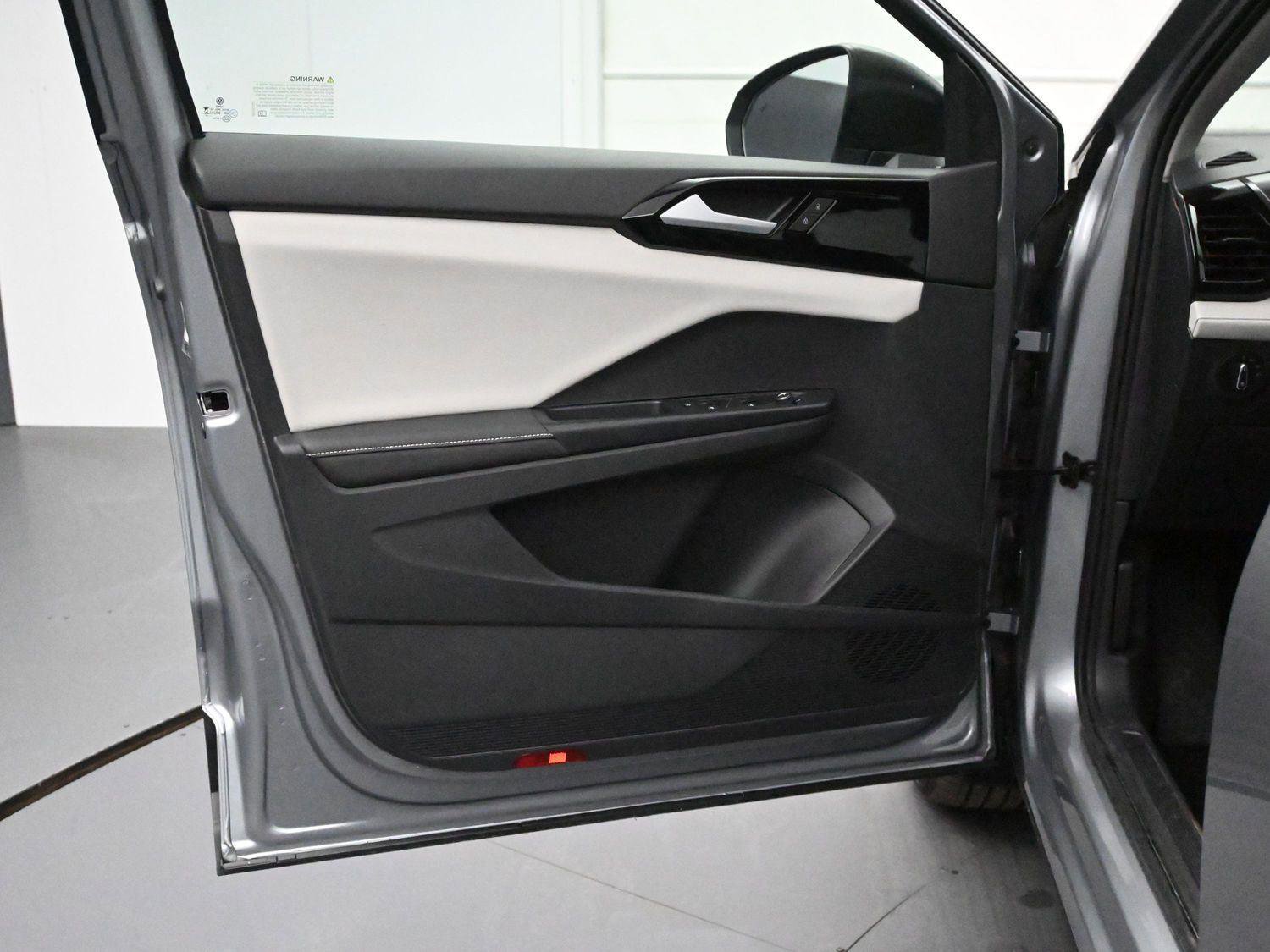 Certified 2025 Volkswagen Taos S w/ Taos Adventure Package (SXB) AWD/4WD image 9