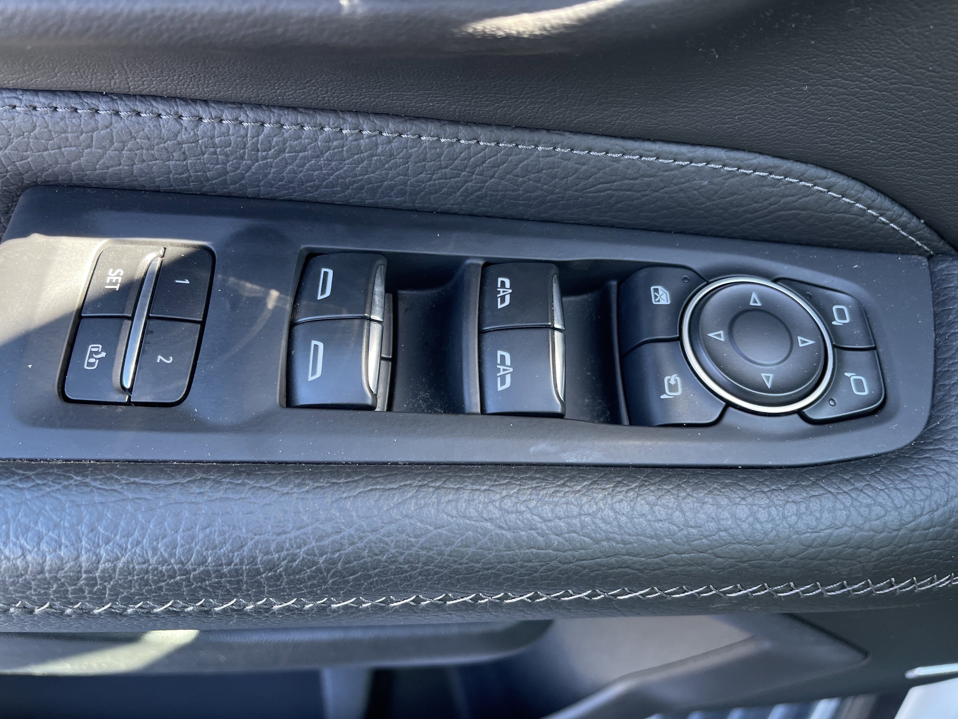 Used 2023 GMC Yukon XL Denali w/ Denali Reserve Package image 11