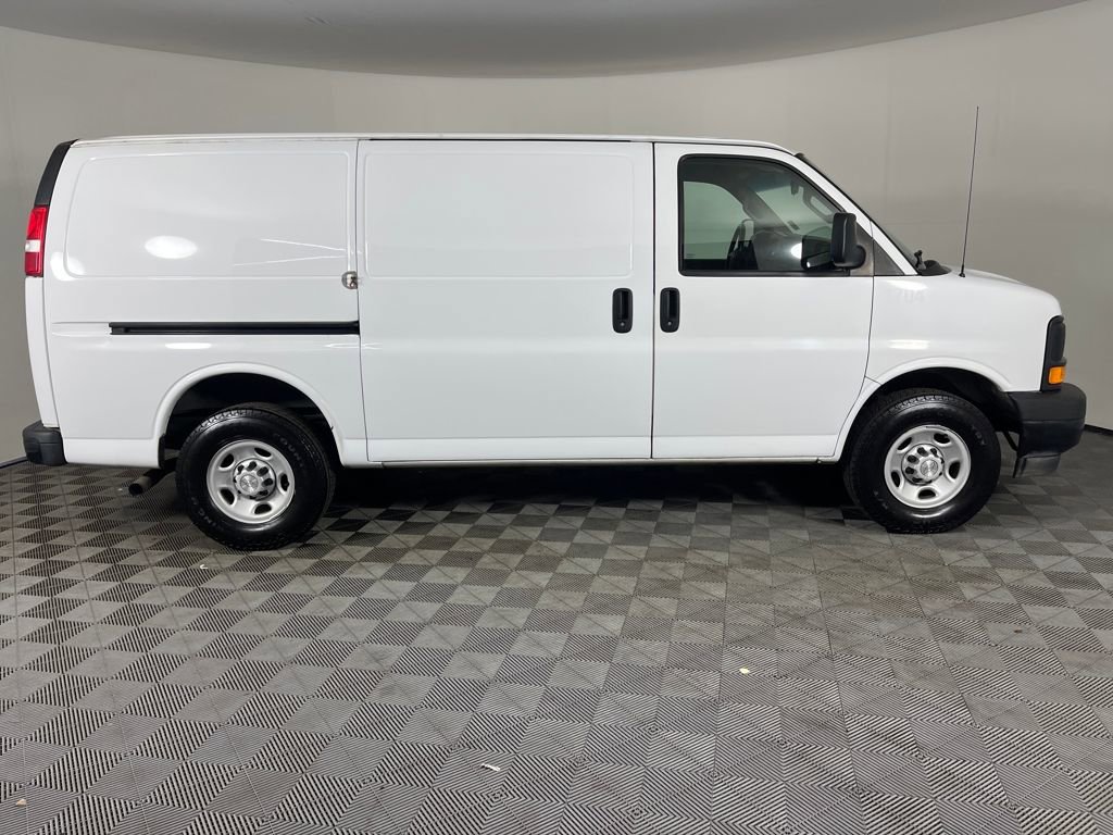 Used 2017 Chevrolet Express 3500 image 5