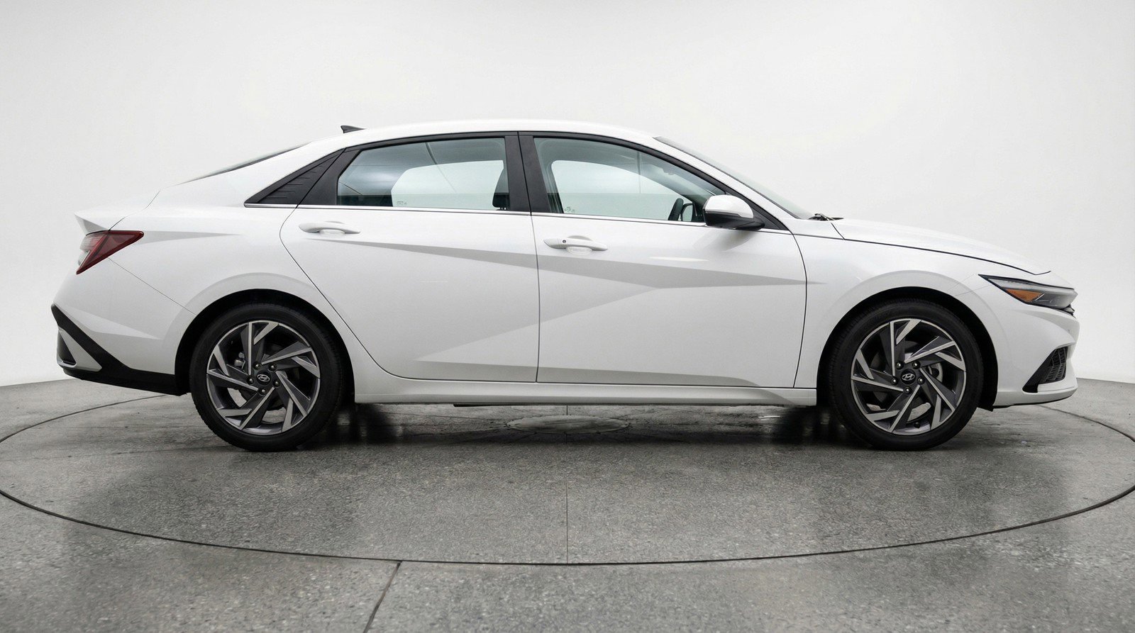 Used 2025 Hyundai Elantra SEL FWD image 11