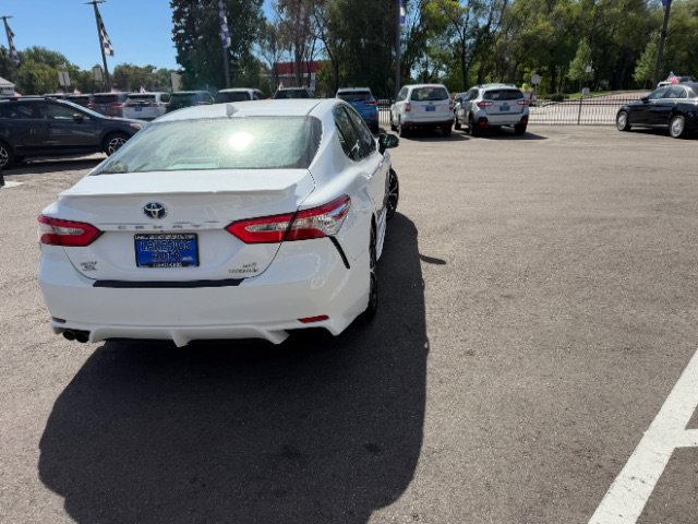 Used 2020 Toyota Camry SE w/ Sunroof Package FWD image 13