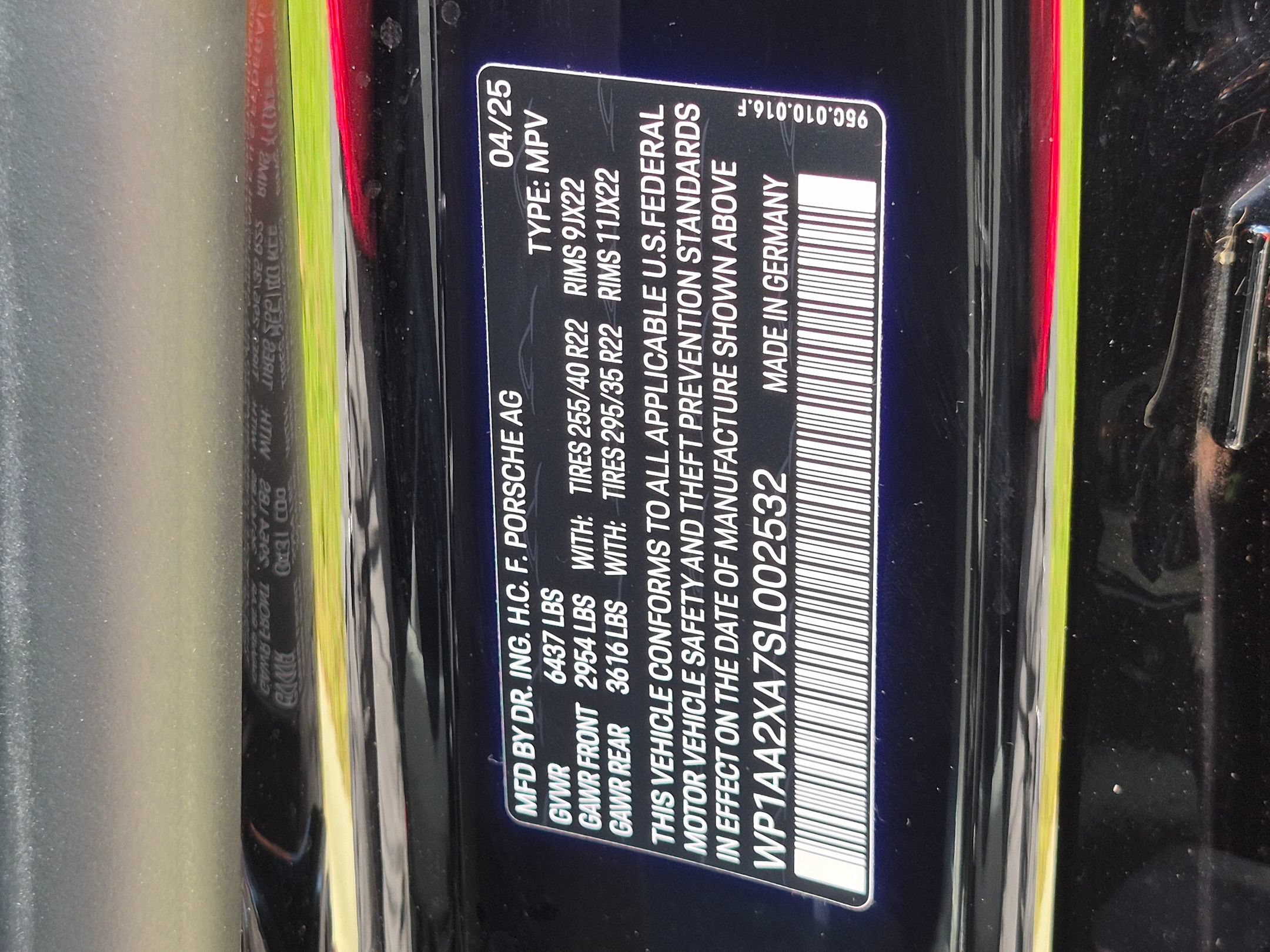 Certified 2025 Porsche Macan 4 Electric AWD/4WD image 40