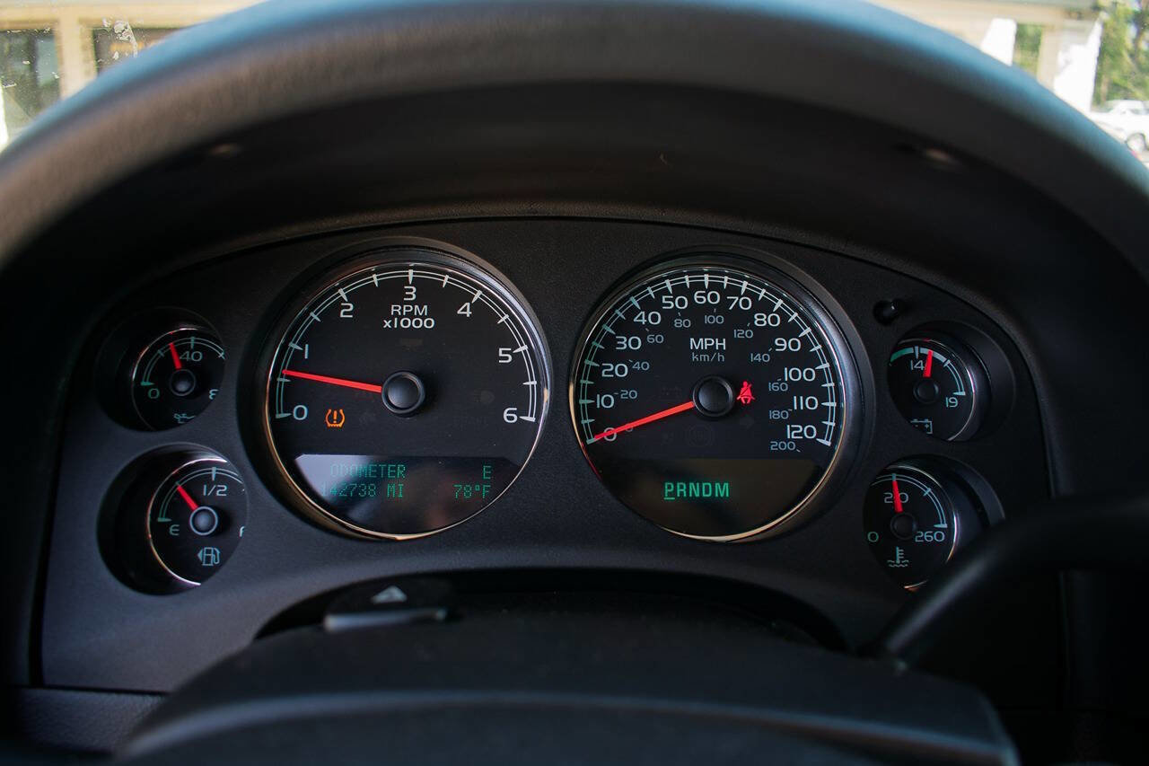 Used 2013 Chevrolet Avalanche LTZ image 21