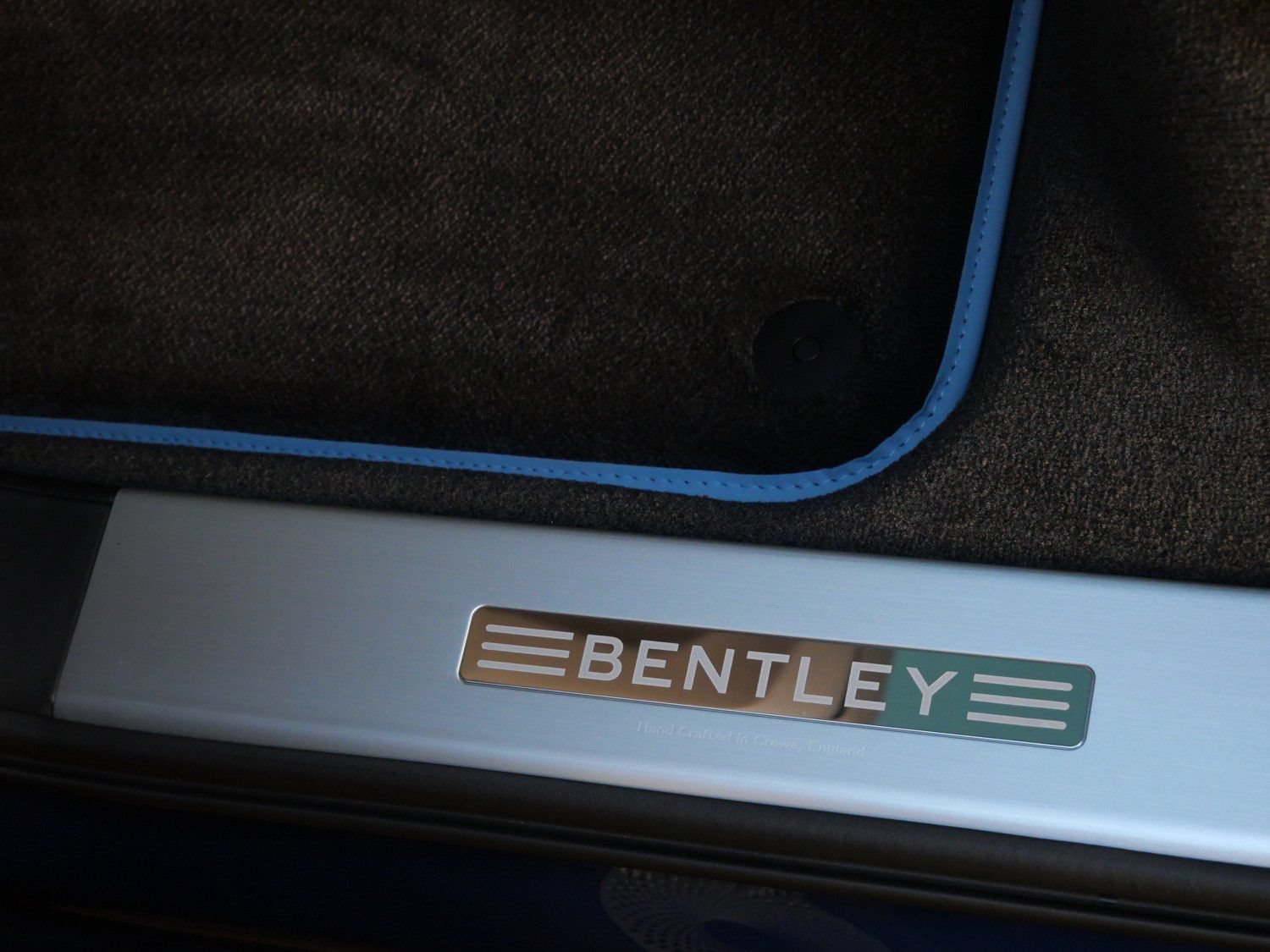 Used 2025 Bentley Bentayga Extended Wheelbase AWD/4WD image 18