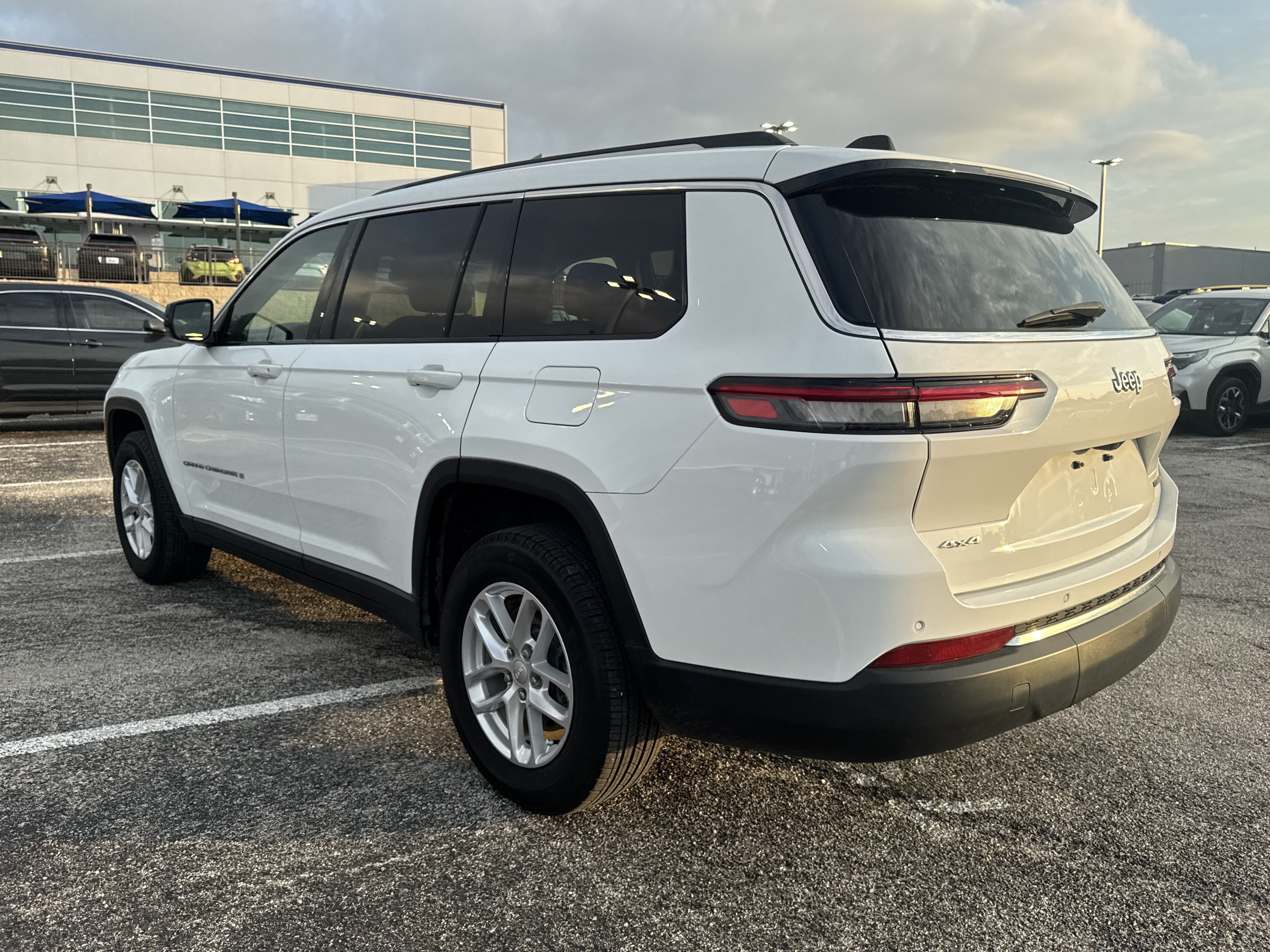 Used 2023 Jeep Grand Cherokee L Laredo w/ Trailer Tow Group (B) AWD/4WD image 5