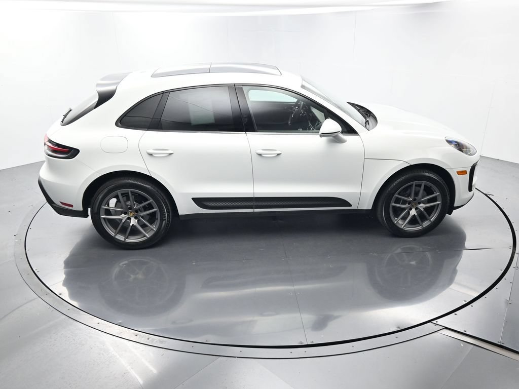 Certified 2025 Porsche Macan AWD/4WD image 42