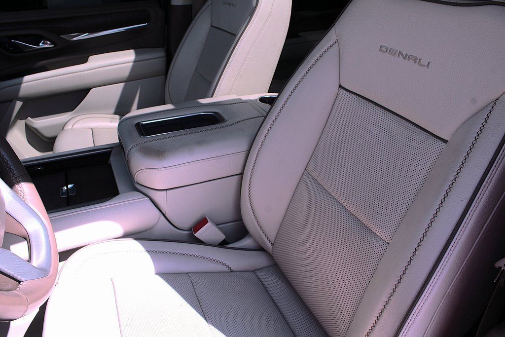 Used 2021 GMC Yukon XL Denali w/ Denali Premium Package image 6