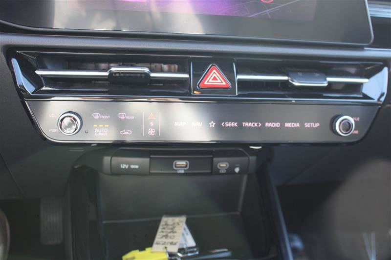 Used 2023 Kia Niro EX image 17