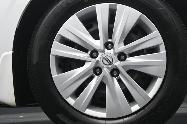 Used 2025 Nissan Sentra S w/ Lighting Package FWD image 9
