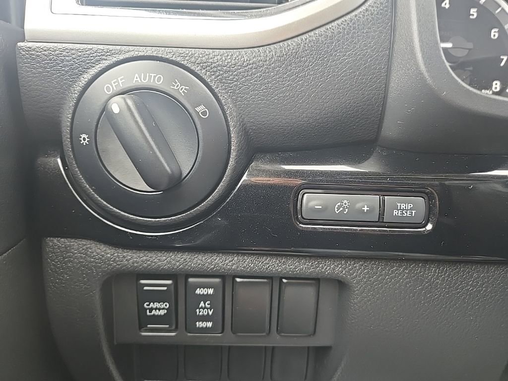 Used 2021 Nissan Titan SV w/ SV Convenience Package image 14